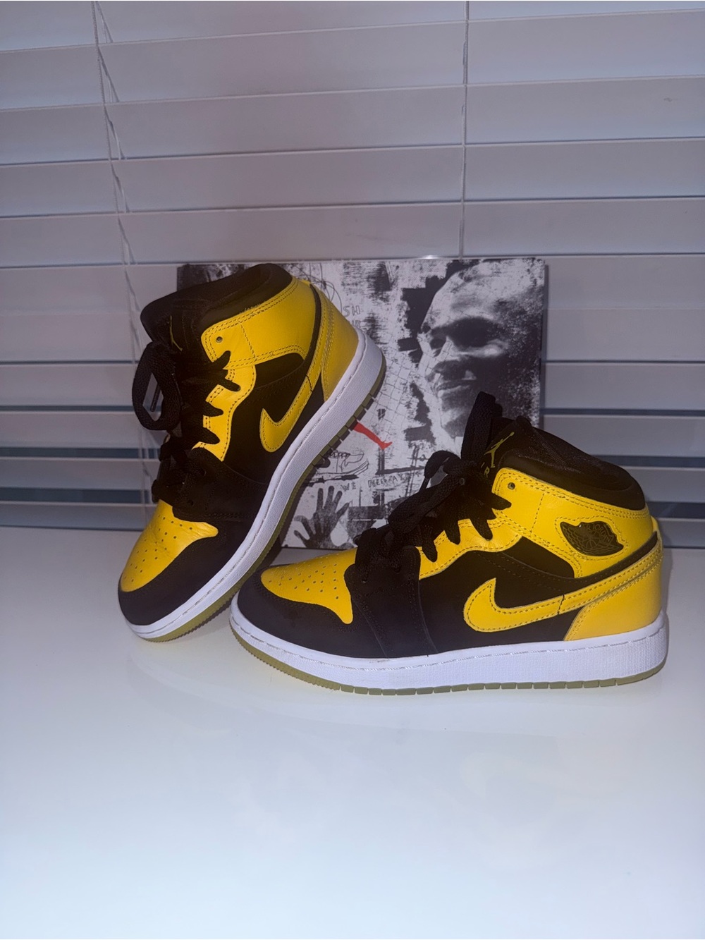 Nike Air Jordan 1 Mid New Love GS Size 4Y Black Varsity Maize 554725-035 w/ BOX
